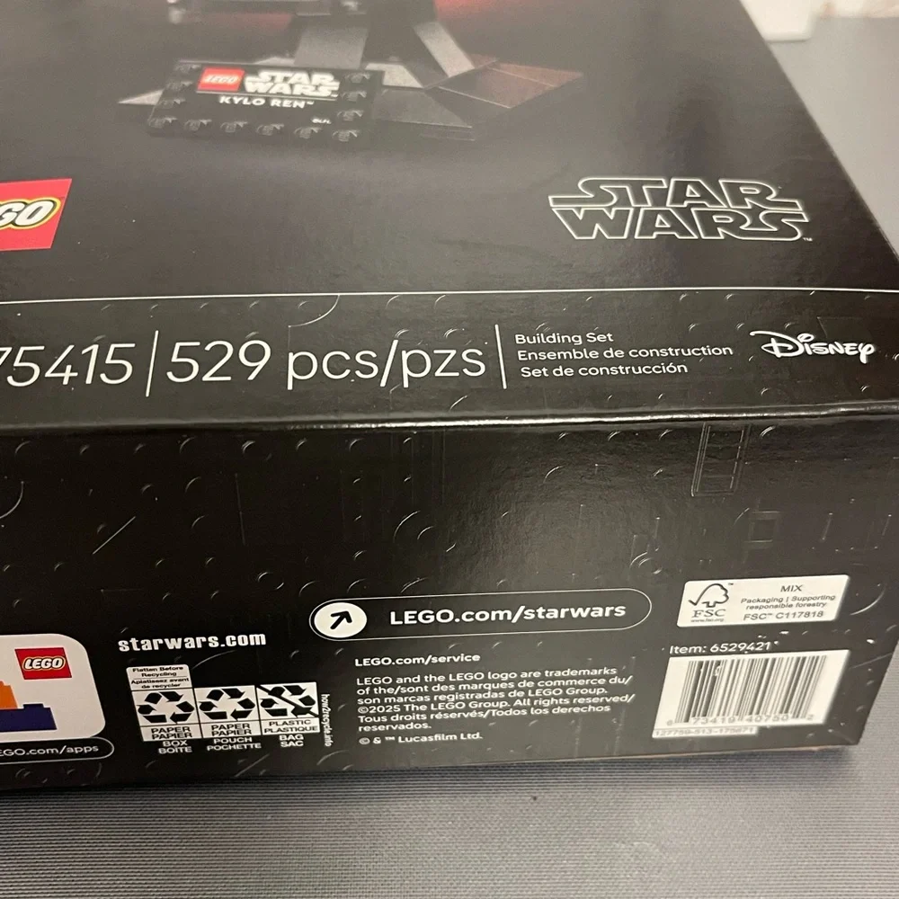 LEGO Star Wars (75415) Kylo Ren Helmet Collection 529Pieces 18+ NIB